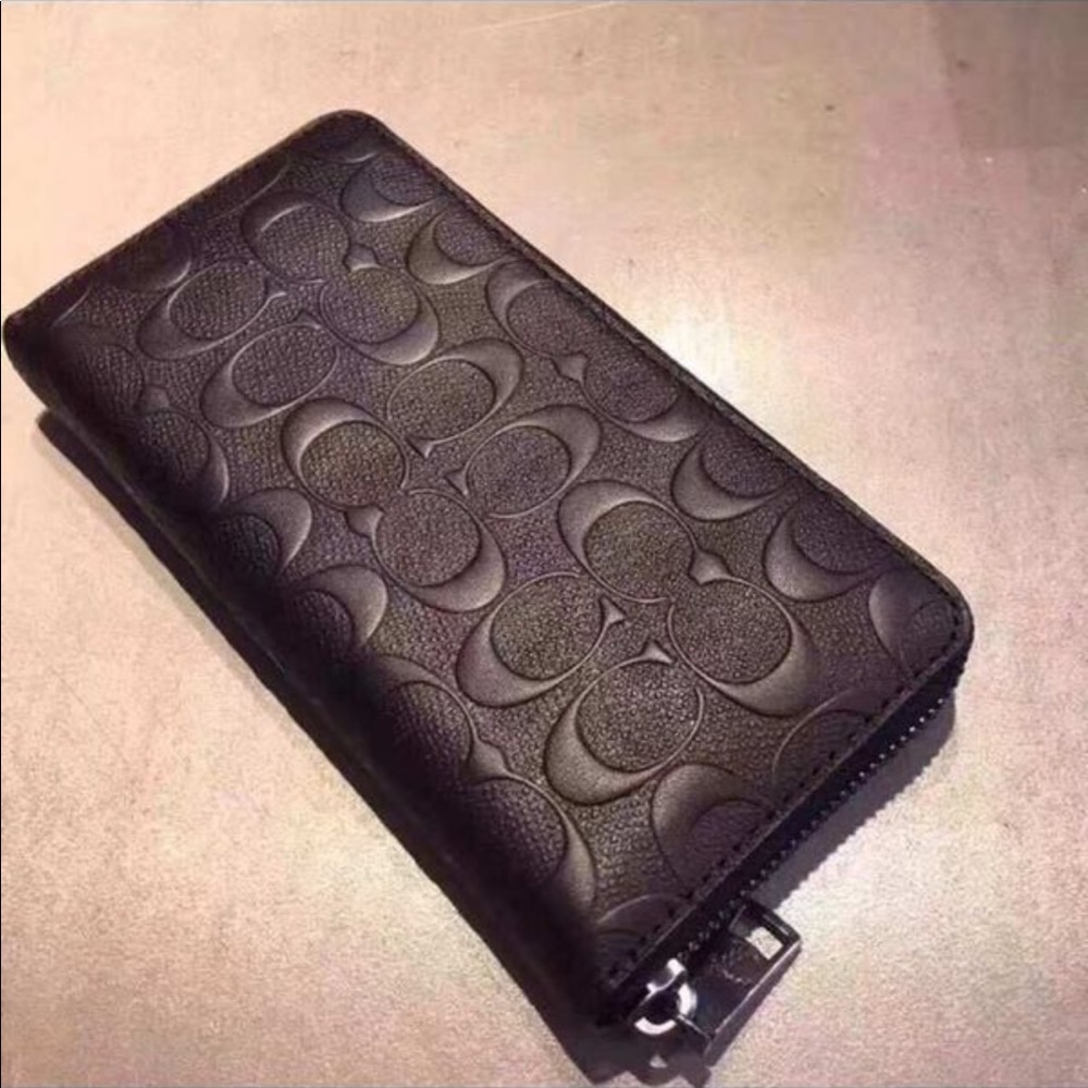 COACH man’s zip wallet